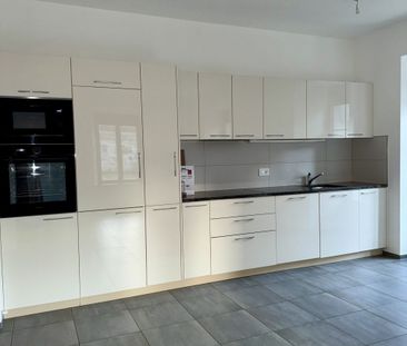 Appartement de 4.5 pièces entièrement rénové avec grande terrasse - Photo 2