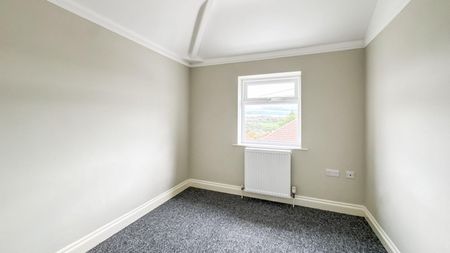 3 bedroom House To Let - Photo 5