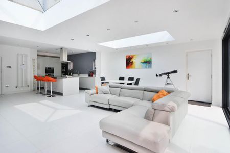 5 bedroom semi-detached house to rent - Photo 2