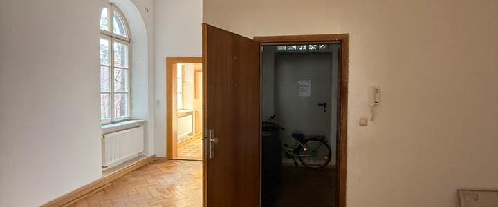 Stilvolle Altbauwohnung / Erstbezug nach Sanierung! - Foto 1