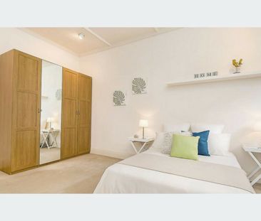 City Fringe Living! - Photo 5