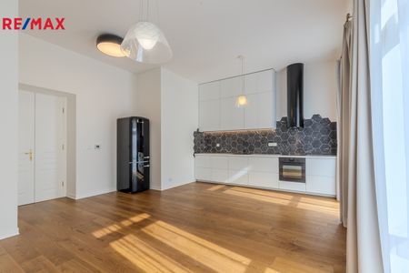 Pronájem bytu 3+kk v osobním vlastnictví 109 m², Praha 2 - Vinohrady - Photo 3