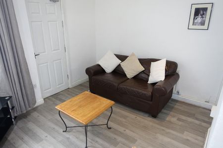3 bedroom House To Let - Photo 2