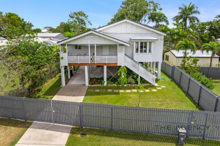 Stunning Queenslander with Modern Comforts and Spacious Outdoor Living! - Photo 4