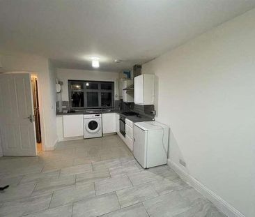 Green Drive, Southall, UB1 - Photo 3