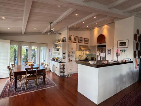 Luxury Vineyard Living in a Prestigious ... - Photo 2