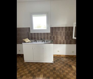 Location Appartement 3 pièces 64 m² Saint-Benoît-du-Sault - Photo 5