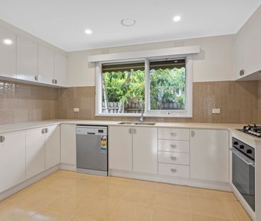 Light Filled Two Bedroom Villa - 6 Month Lease - Photo 2