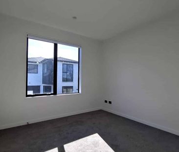 Modern Stylish Townhouse - Photo 5