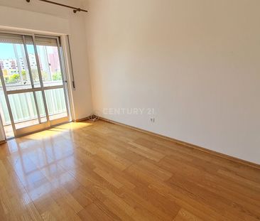 Apartamento T2 Remodelado em Odivelas – Modernidade e Conveniência ... - Photo 3