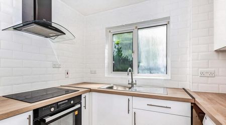 Pippins Court, Ashford, Surrey, TW15 2AF - Photo 3