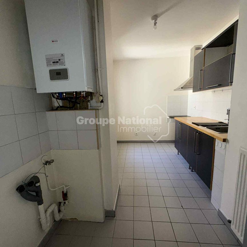 T3 AVEC PARKING EN CENTRE-VILLE, - Photo 1