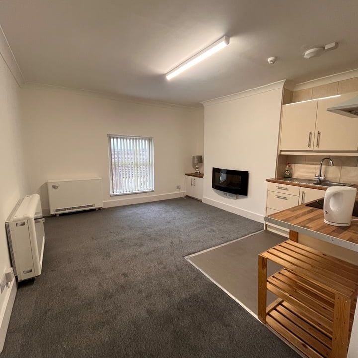 Studio Flat, Waltham Road, L6 - Photo 1