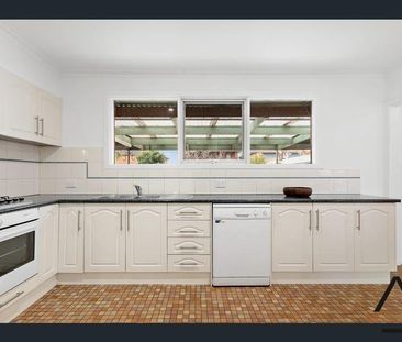 Spacious Family Home - Photo 2