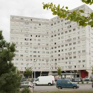 SEDAN appartement T3 de disponible proche piscine, lycée, commerces - Photo 2