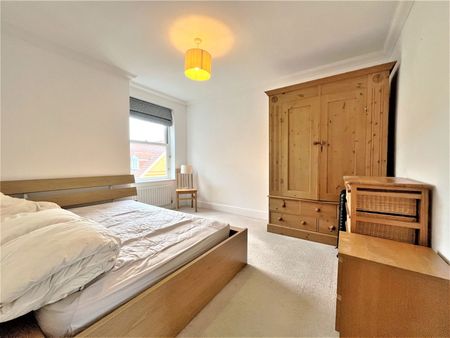 2 double bed, 2 bath, with PARKING, Somerset Road, West Ealing, W13 9PJ - Photo 4