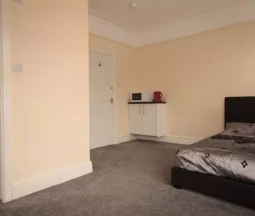 6 Bed - 5 Winston Gardens, Headingley, Leeds - LS6 3LA - Student - Photo 2