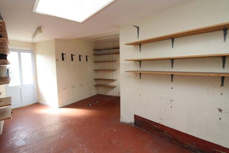 2 bedroom end of terrace house to rent - Photo 3