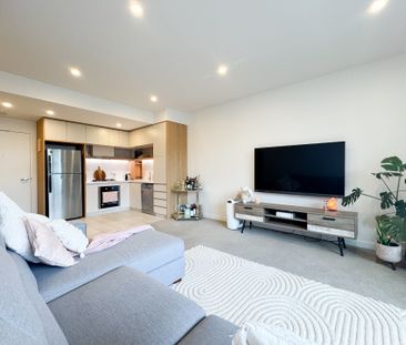 Modern 1 Bedroom Unit in the heart of Penrith - Photo 2