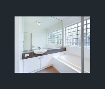 Bright Family Home in Glengowrie - Photo 5