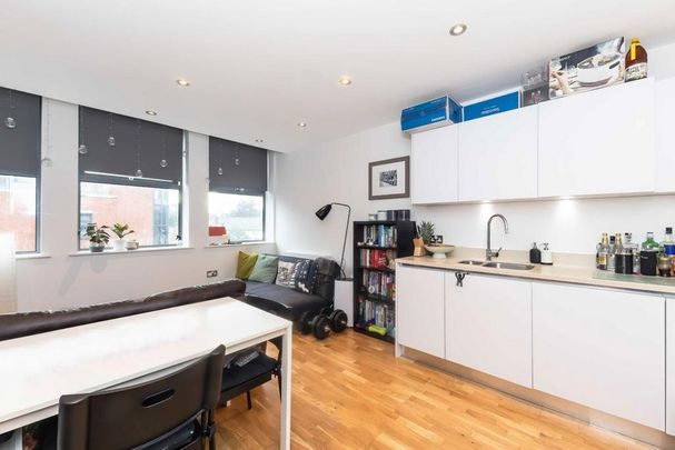 1 bedroom flat to rent - Photo 1