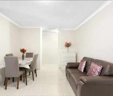 Spacious Three-Bedroom Apartment in Prime Epping Location - Photo 1