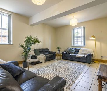 8 bedroom house to rent - Photo 1