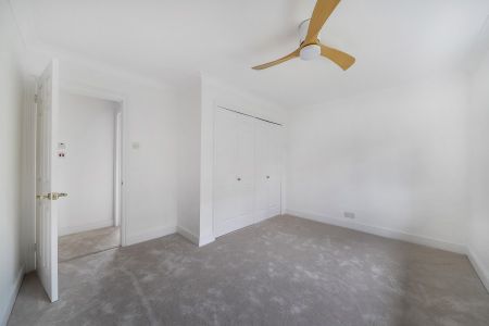 2A Churchfield Avenue, Weybridge - 5 bedrooms Property for lettings - Seymours - Photo 3