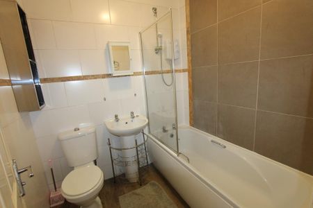 4 bedroom flat to rent - Photo 5