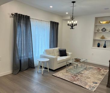 For Lease - 66 Woodhaven Avenue, Aurora, Ontario - Photo 2