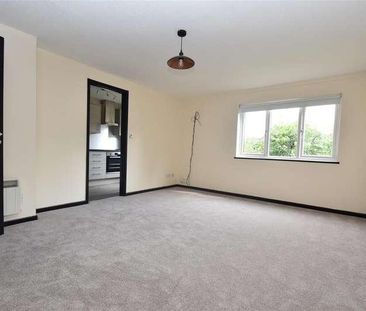 Whitecroft, Horley, RH6 - Photo 2