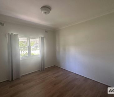 Rural home in the heart of town - Photo 5