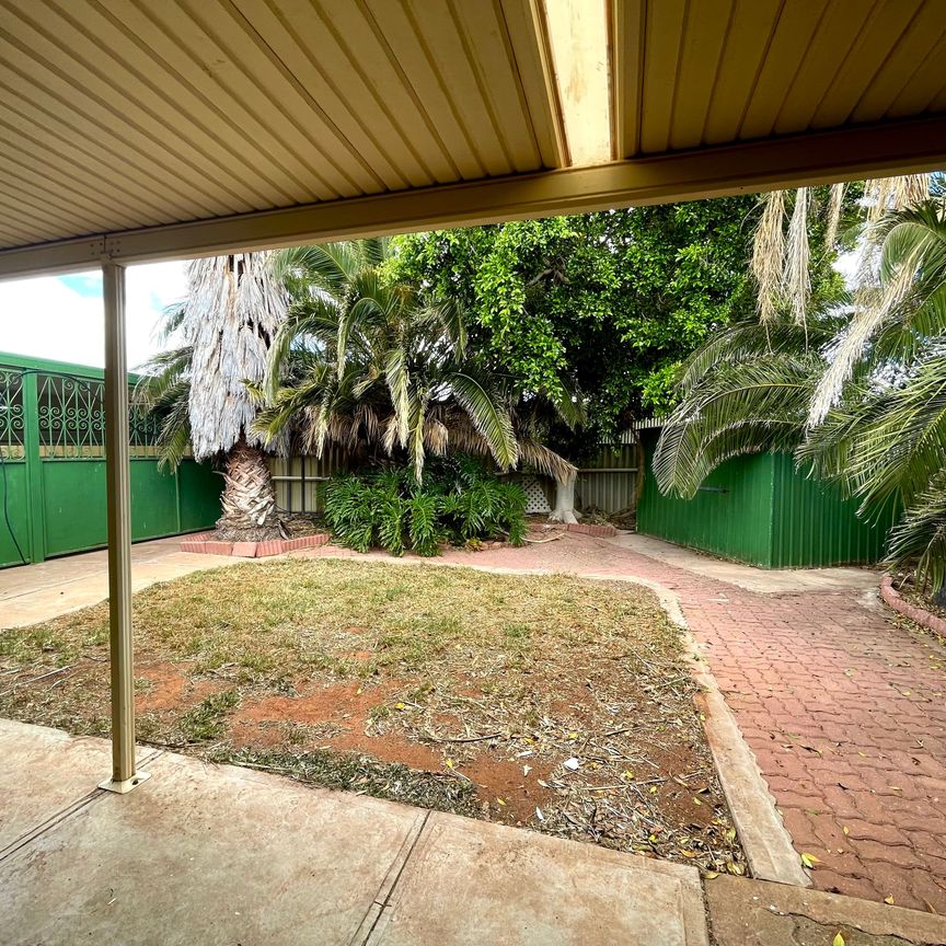To register & apply for this property, please use this link: https://snug. com/ - Photo 1