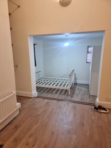 3 Bed Flat, Portland Road, B16 - Photo 2