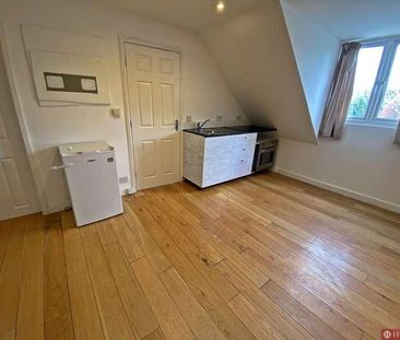 Budoch Drive, Seven Kings, IG3 - Photo 2