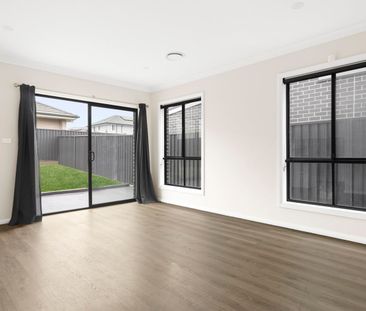 Modern Double Storey Family Home in Prime Location! - Photo 1