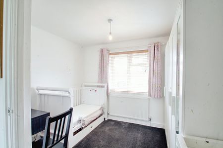 3 bed semi-detached house to rent in Pinewood Green, Iver Heath, SL0 - Photo 4