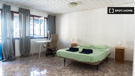 valencia, Valencian Community 46011 - Photo 2