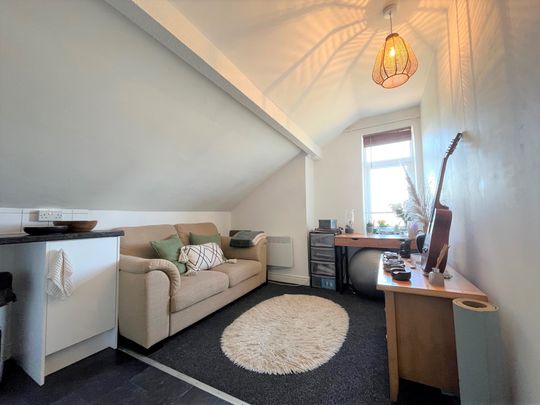 We are pleased to offer To Let this quiet, clean and comfortable ground floor one bedroom flat on Noster View in Beeston, LS11. AVAILABLE DECEMBER 2025 - Photo 1