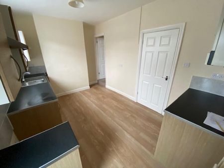 2 bedroom semi-detached house to rent - Photo 5