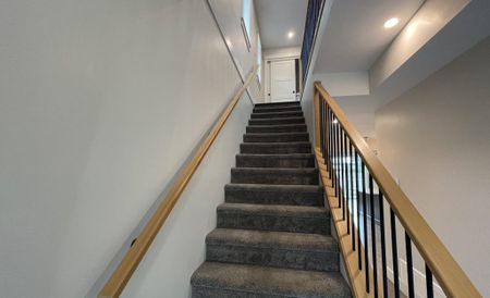 100 Blackburn Place - Photo 2
