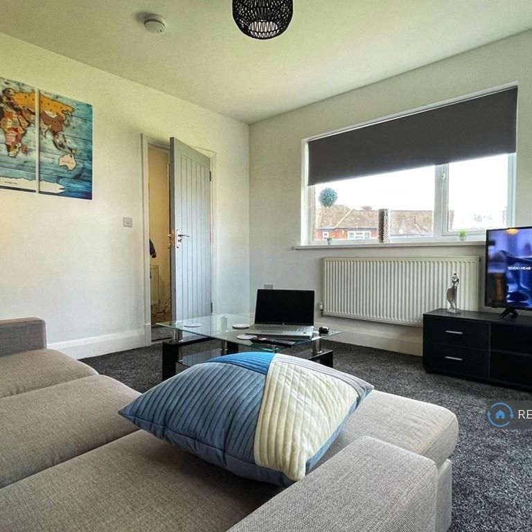 3 bedroom semi-detached house to rent - Photo 1