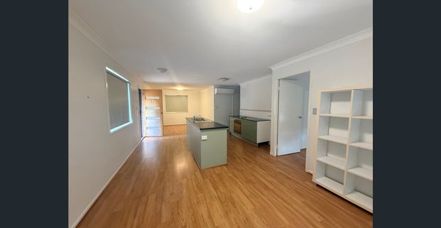 3 BEDROOM UNIT - CLOSE TO UNI - Photo 1