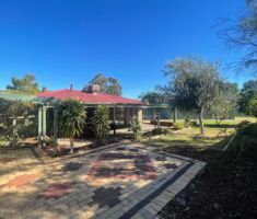 4 x 1 HOME WITH LARGE SHED AND SOLAR! - Photo 3