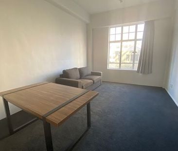 Large 2 bedroom, Central Queen Street - Photo 2