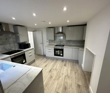 6 bedroom end of terrace house to rent - Photo 5