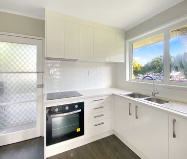 MT ALBERT - 2 bedroom unit with a garage - Photo 3