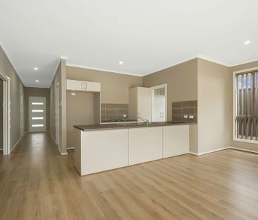 Stunning low maintenance home - Photo 2