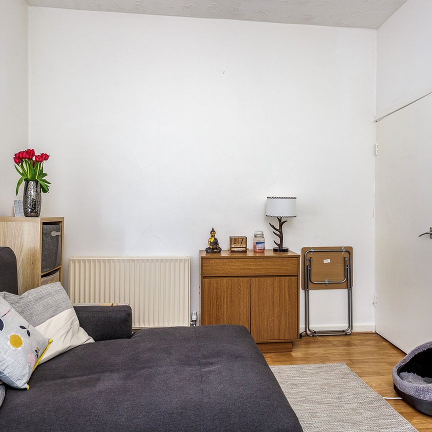 1 bedroom apartment to rent St Ronans Road, Southsea, PO4 - Photo 1