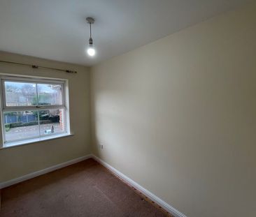 2 bed flat to rent in Gatekeeper Chase, Gillingham, ME8 - Photo 3